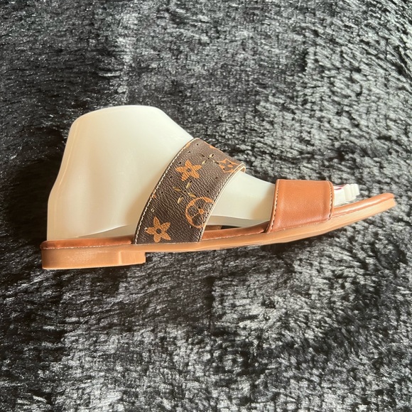 ‼️SANDALS ‼️ - Picture 3 of 4